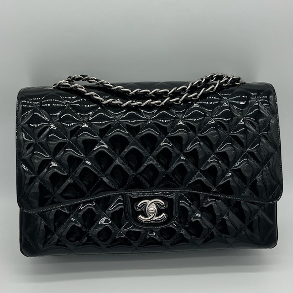 Authentic Chanel Classic Glossy shimmery black Patent leather Maxi single flap - Picture 4 of 17